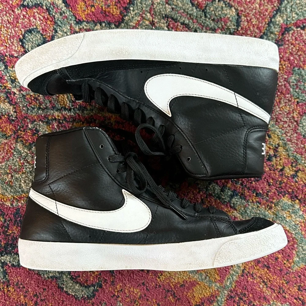 Nike | Youth Black Leather Blazer ‘77 Mid Top Lace Up Sneakers Gum Sole Size 7Y